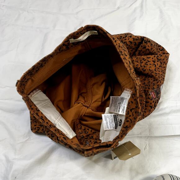 NWT Levi's Wedgie Straight Corduroy Animal Leopard Print Size 28 - Picture 5 of 6